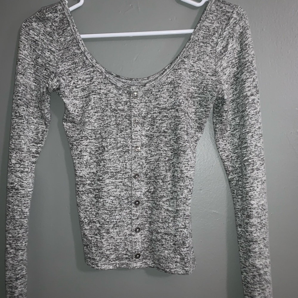 Long sleeve scoopneck